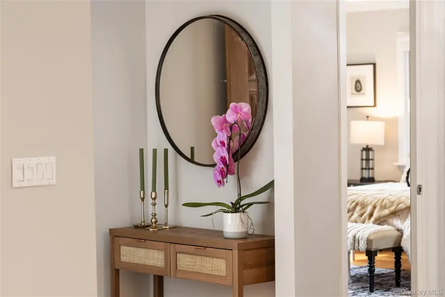 4 Richard Terrace, Hartsdale, NY 10530 - #3