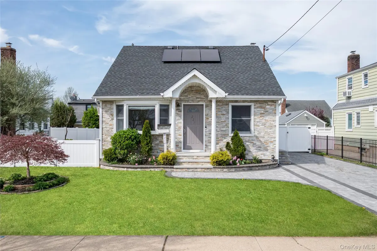 227 Columbus Parkway, Mineola, NY 11501 - #1