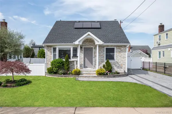 227 Columbus Parkway, Mineola, NY 11501