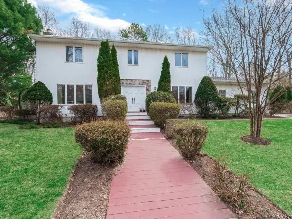 21 Linden Avenue, Kings Park, NY 11754