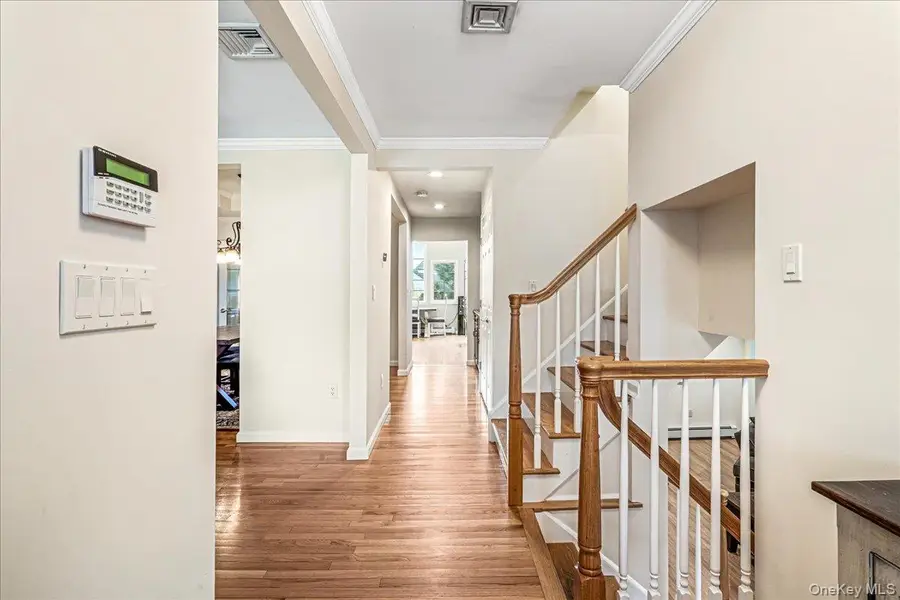 24 Walden Avenue, Jericho, NY 11753 - #2