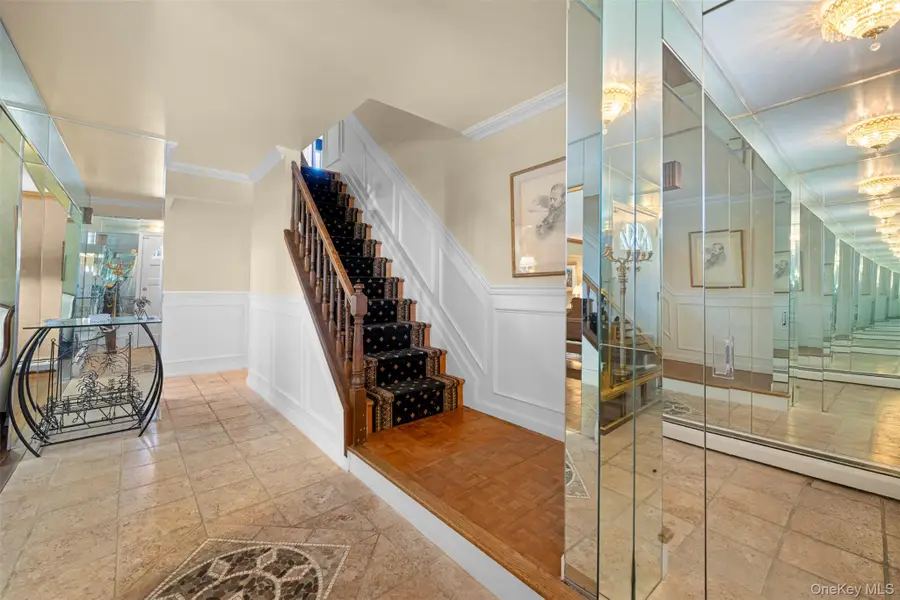 8 Cathy Lane, Great Neck, NY 11024 - #3