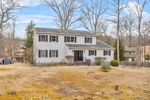 10 Leone Court, Woodbury, NY 10930