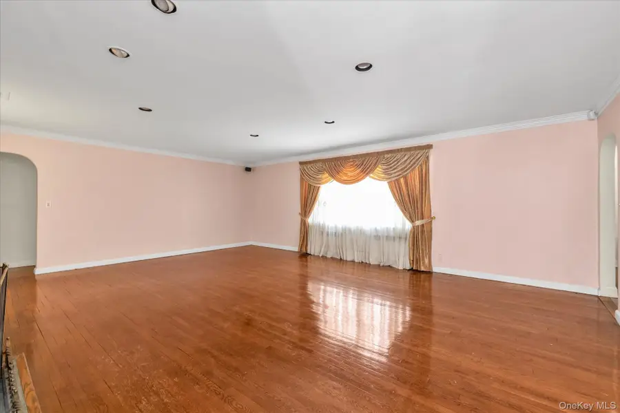 49 The Birches, Roslyn, NY 11576 - #2