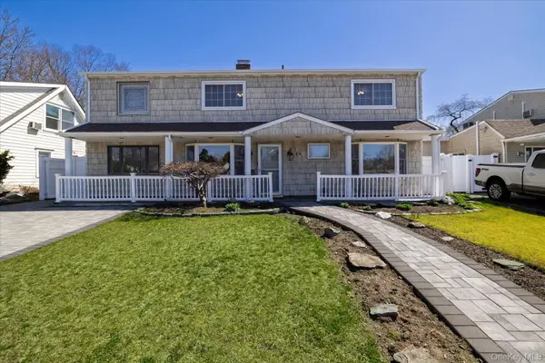 25 Cobalt Lane, Westbury, NY 11590