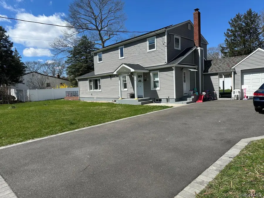 11 Matthew Street, Farmingville, NY 11738 - #3