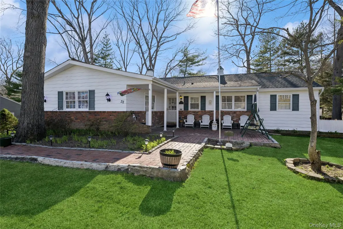 32 Derby Place, Smithtown, NY 11787 - #1