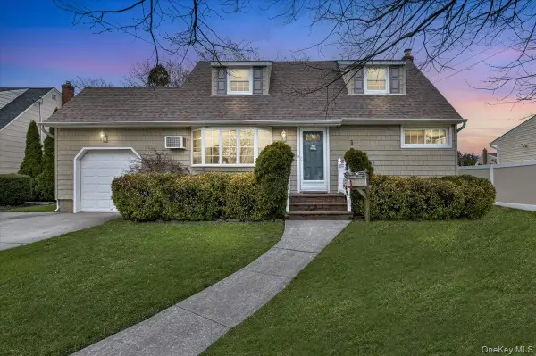 20 Willow Drive, Massapequa Park, NY 11762