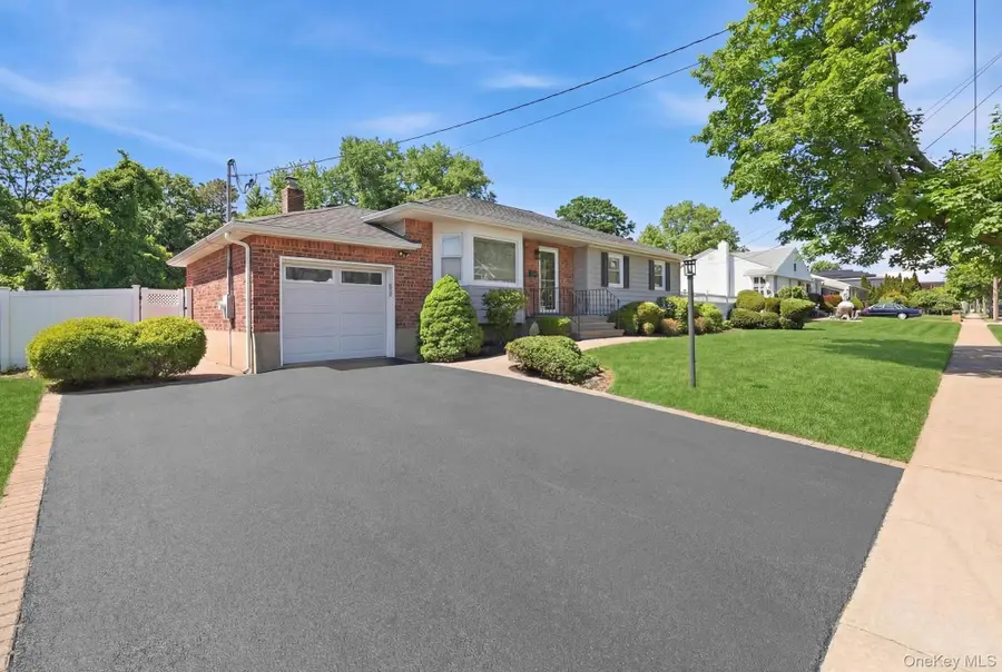 80 W Walnut Street, Farmingdale, NY 11735 - #2
