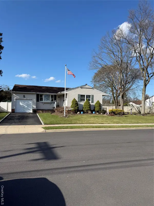189 N Iowa Avenue, Massapequa, NY 11758