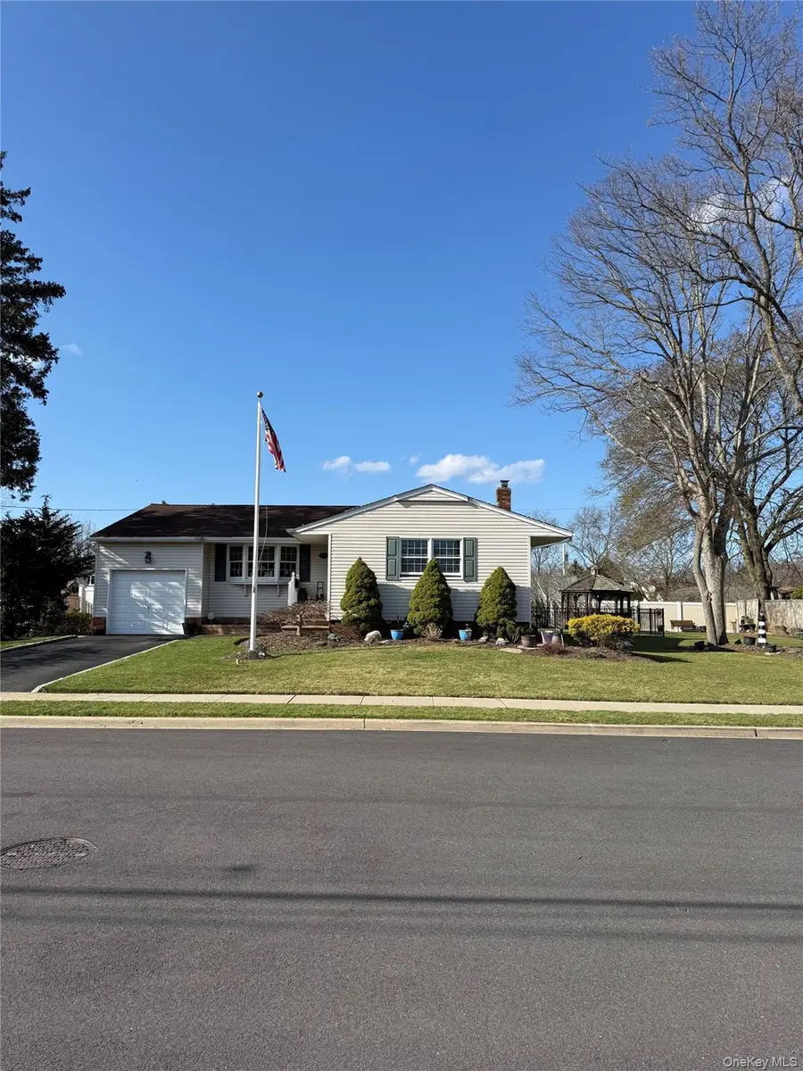 189 N Iowa Avenue, Massapequa, NY 11758 - #2