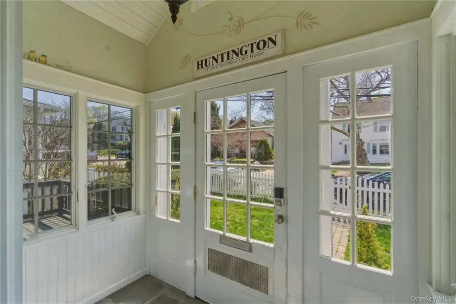 11 Oakland Street, Huntington, NY 11743 - #2