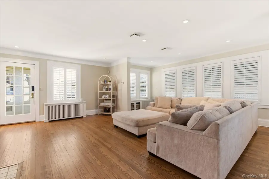 11 Oakland Street, Huntington, NY 11743 - #3