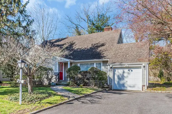 11 Rockhill Road, East Hills, NY 11577