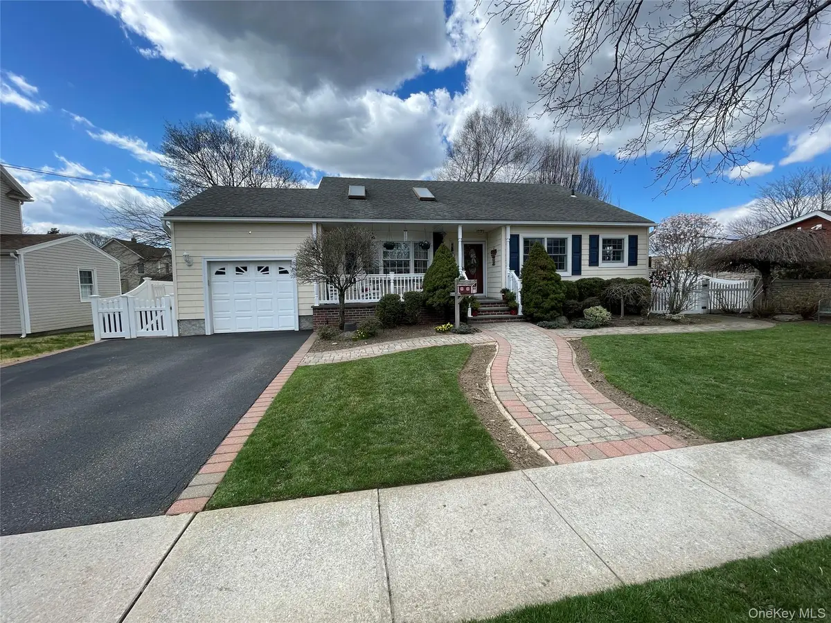 16 W Oak Street, Farmingdale, NY 11735 - #1