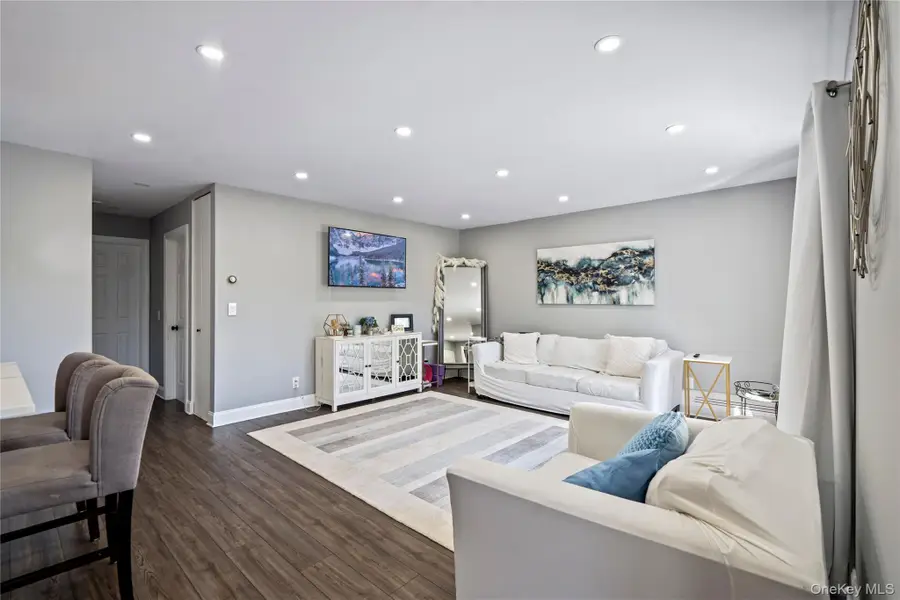 24 Richmond Boulevard #4B, Ronkonkoma, NY 11779 - #2