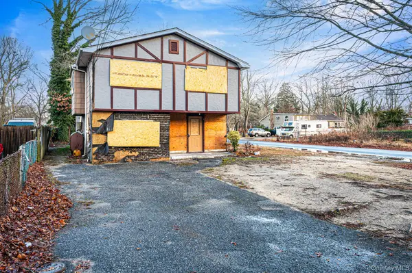 53 Hounslow Road, Shirley, NY 11967