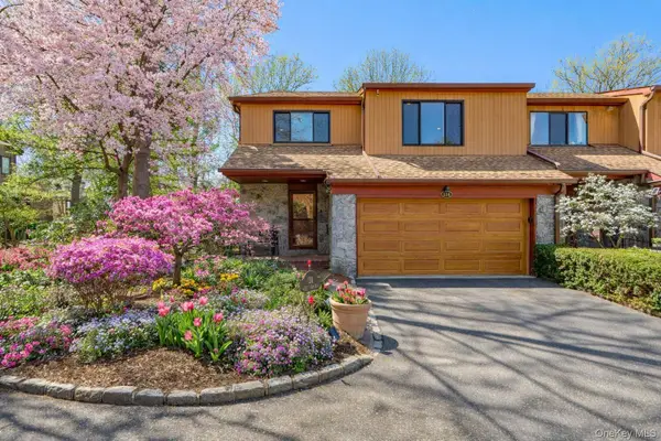 114 The Crescent, Roslyn Heights, NY 11577