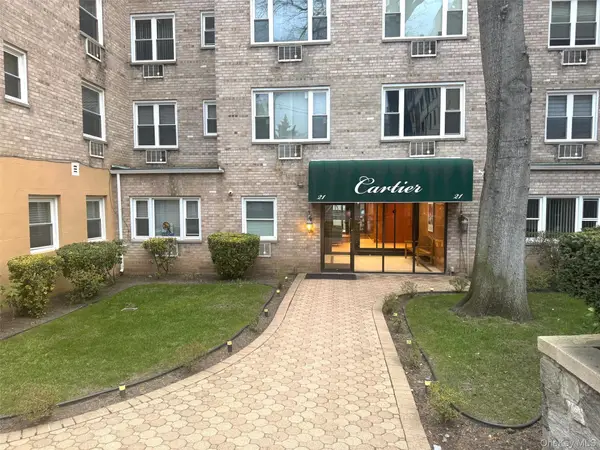 21 Bond Street #3A, Great Neck, NY 11021