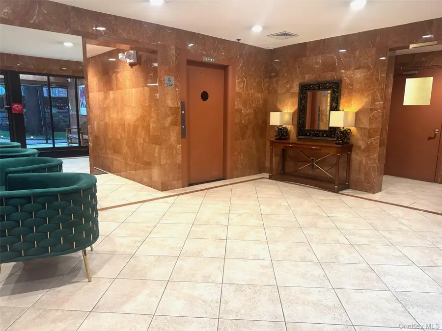 21 Bond Street #3A, Great Neck, NY 11021 - #3