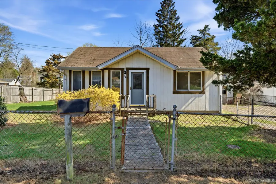 10 Howe Street, Huntington Station, NY 11746 - #3