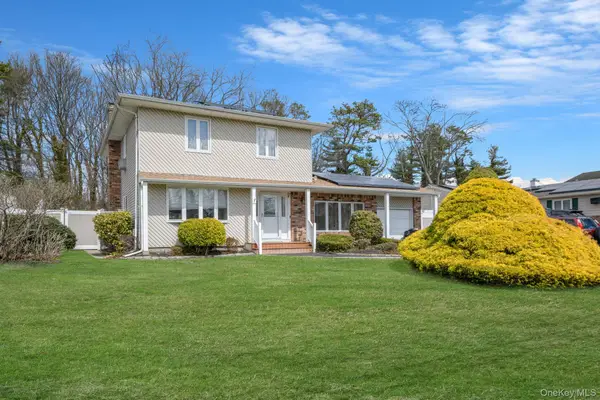 51 Wexford Drive, Oakdale, NY 11769