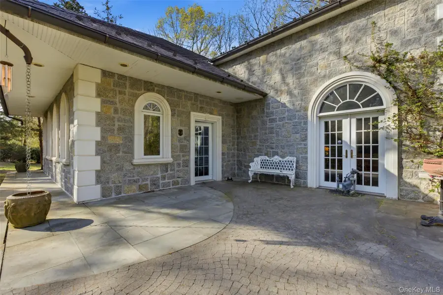 31 W Meadow Road, Setauket, NY 11733 - #2