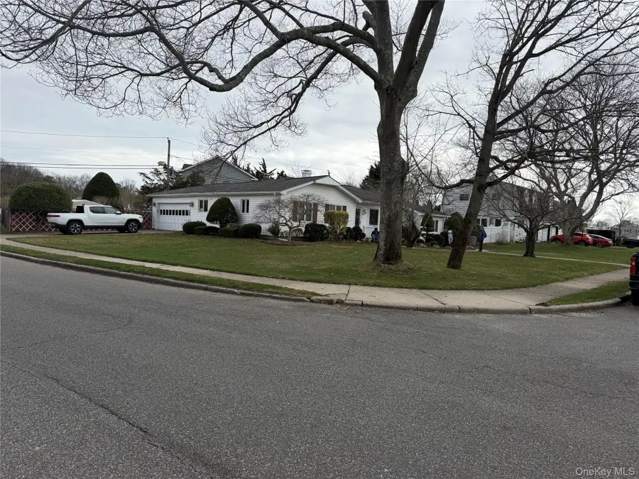 3 Jenny Lane, Holtsville, NY 11742 - #2