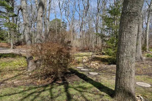 6 Columbine Avenue S, Hampton Bays, NY 11946