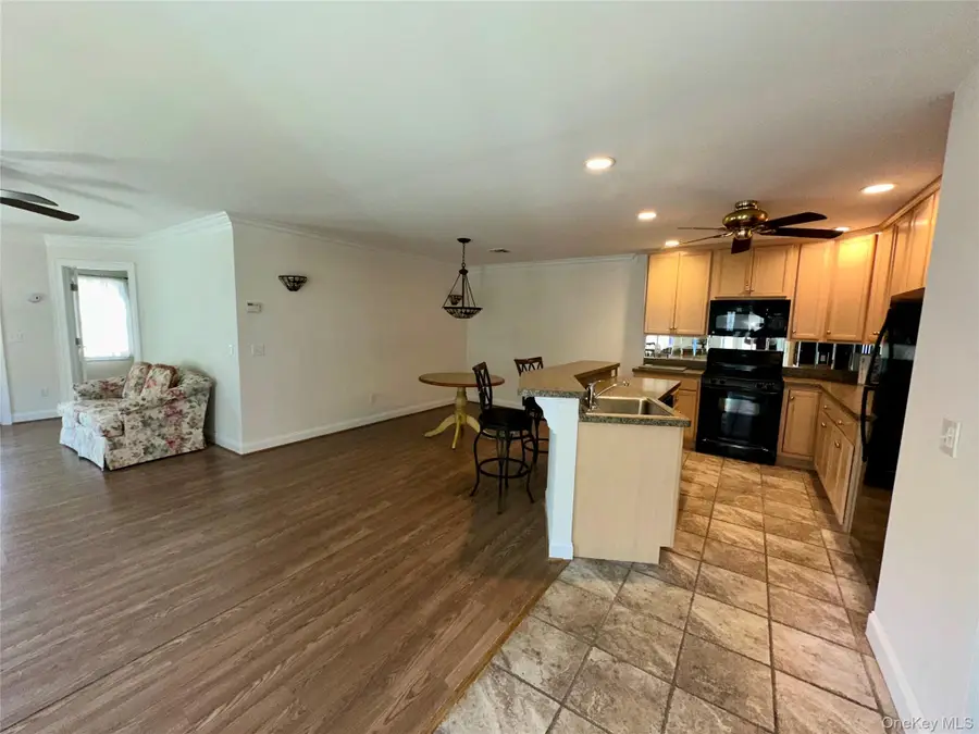 5 White Oak Court #5, Coram, NY 11727 - #3