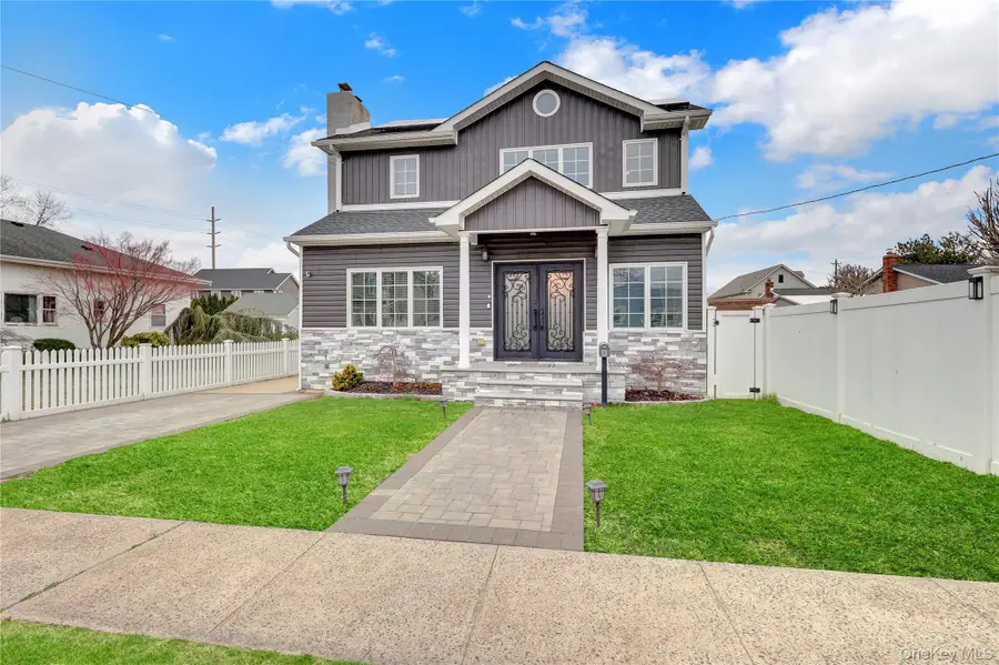 8 Vernon Street, Farmingdale, NY 11735 - #2