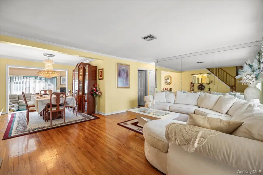 21 Darewood Lane, Valley Stream, NY 11581 - #3