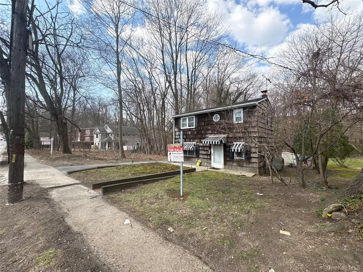 471 Community Drive, Manhasset, NY 11030 - #1