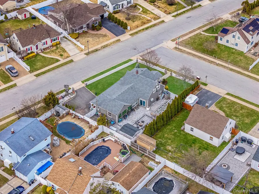 2 Drake Lane, Levittown, NY 11756 - #2