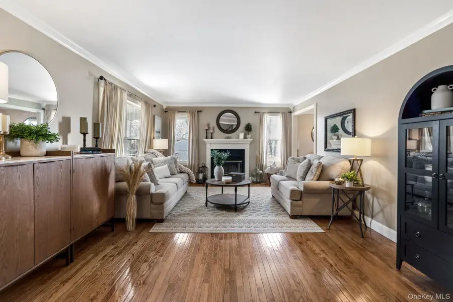 139 Ridgewood Avenue, Farmingville, NY 11738 - #2