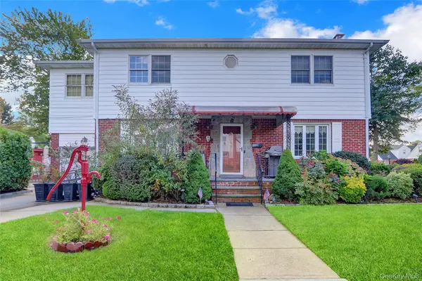 54 Nugent Street, New Hyde Park, NY 11040