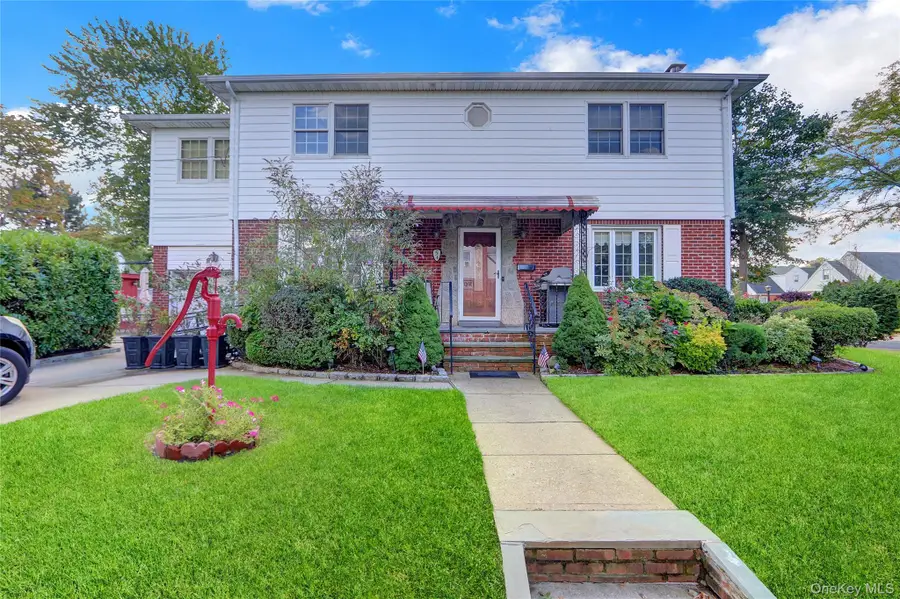 54 Nugent Street, New Hyde Park, NY 11040 - #2