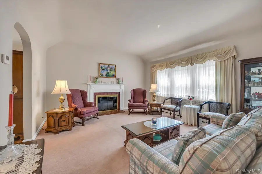 14 Avon Road, New Hyde Park, NY 11040 - #2