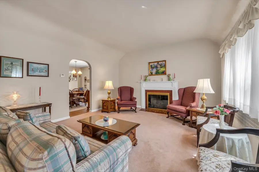 14 Avon Road, New Hyde Park, NY 11040 - #3