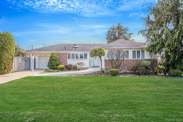 2 Rhonda Lane, Farmingdale, NY 11735