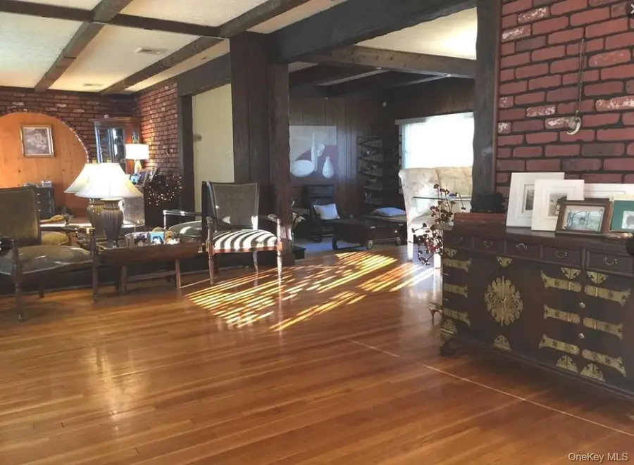 406 Plainview Road, Hicksville, NY 11801 - #3