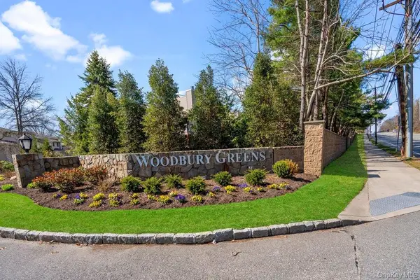 35 Chestnut Lane, Woodbury, NY 11797