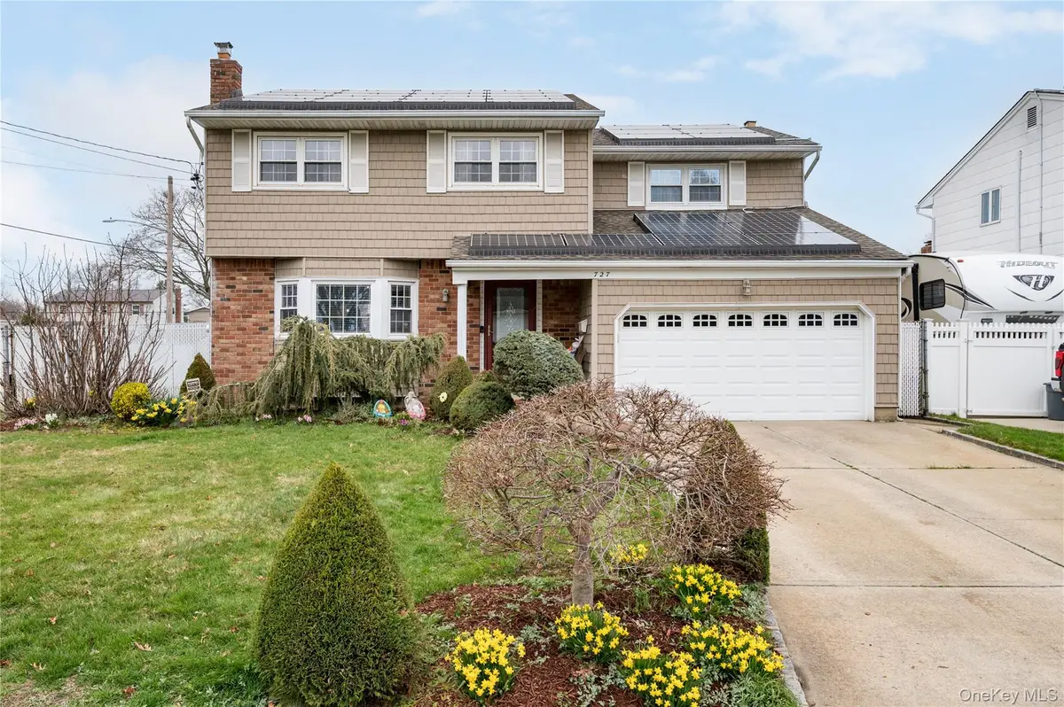 727 Outlook Avenue, West Babylon, NY 11704 - #1