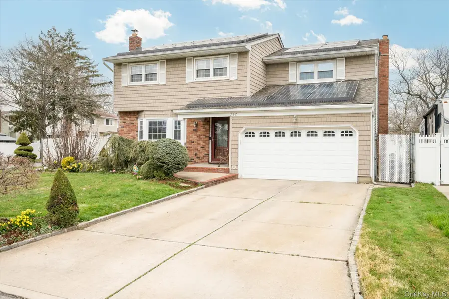 727 Outlook Avenue, West Babylon, NY 11704 - #3