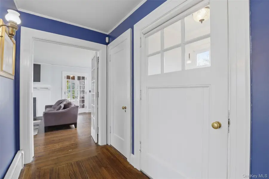 12 Little John Place, White Plains, NY 10605 - #2