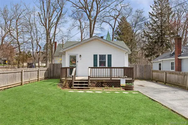 7 Upton Drive, Sound Beach, NY 11789