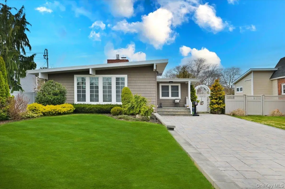 17 Central Avenue, Amityville, NY 11701 - #1