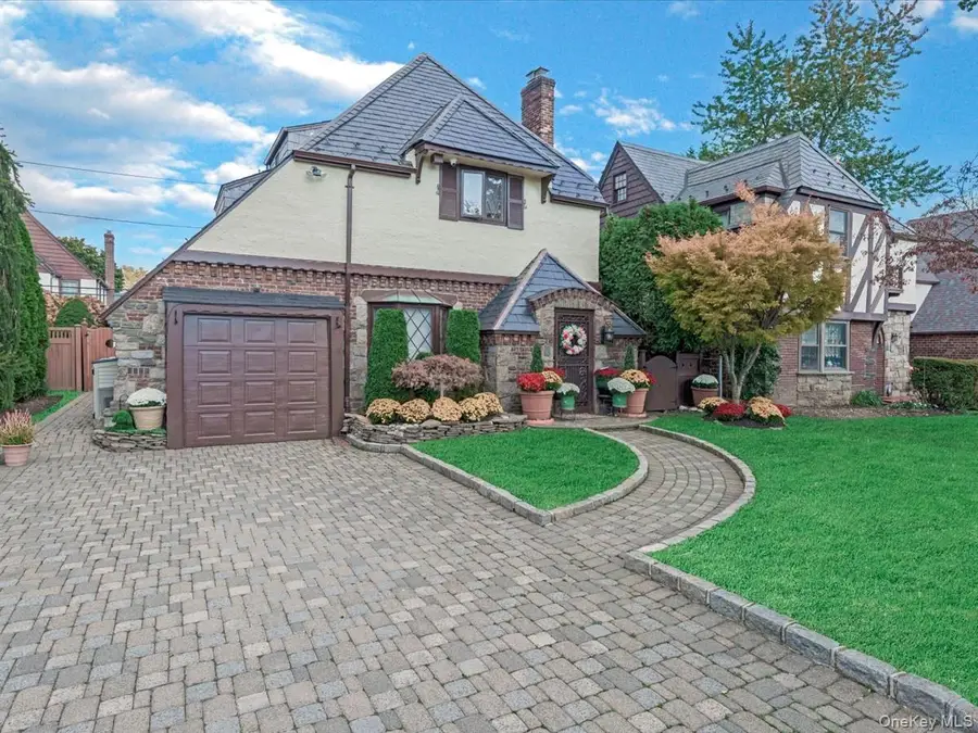 16 Kenilworth Road, Mineola, NY 11501 - #2