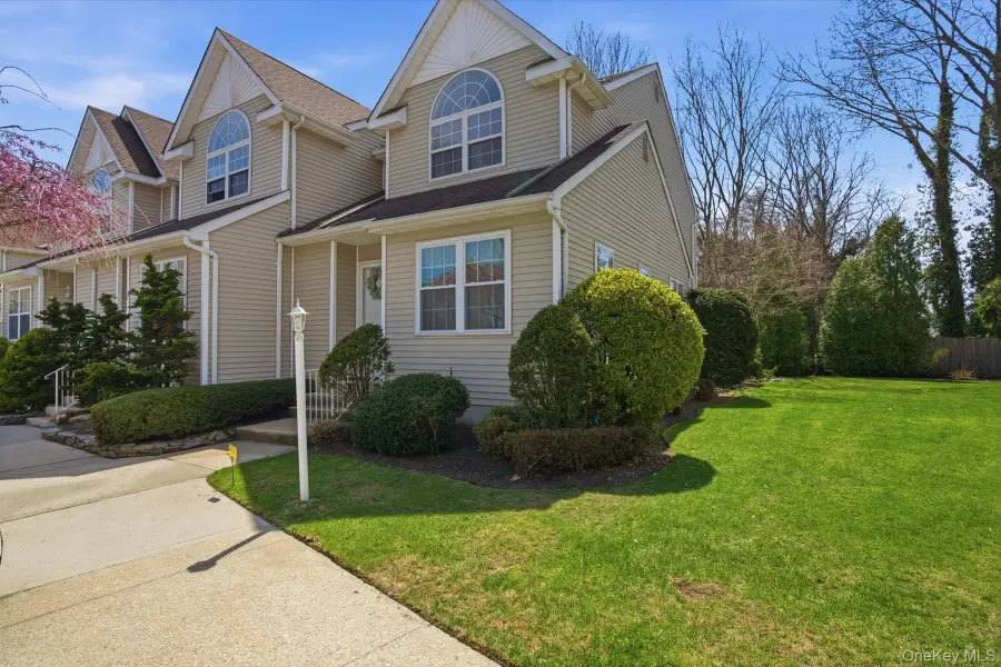 10 Heckscher Spur Road, East Islip, NY 11730 - #2