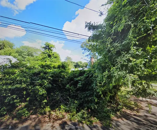 11 Cypress Street, Wyandanch, NY 11798